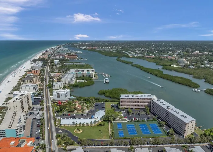 Bayshore Yacht&tennis Club 616 *