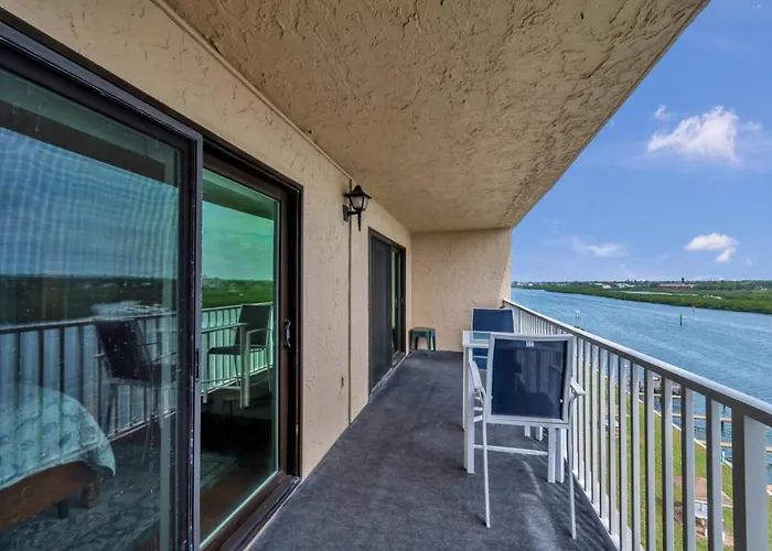 Bayshore Yacht&tennis Club 616 *